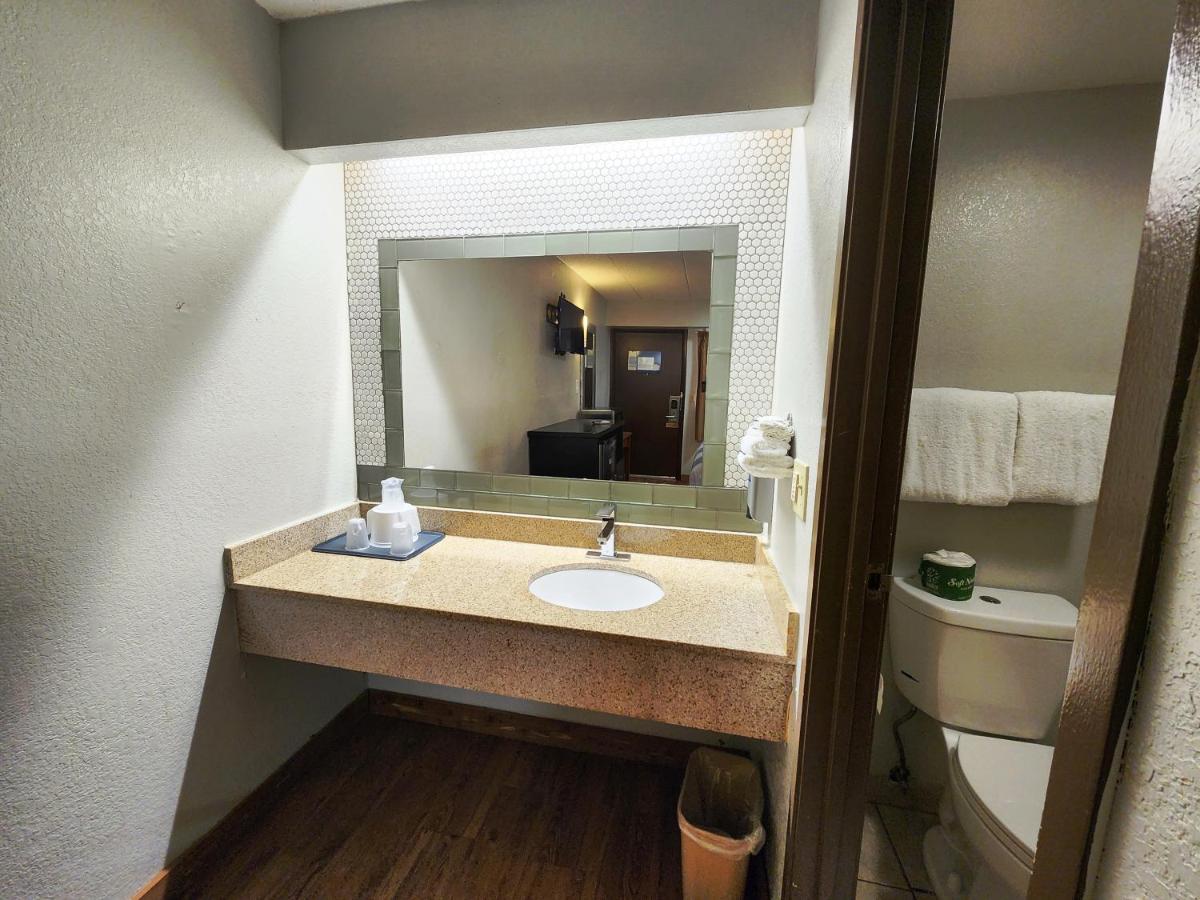Americas Best Value Inn And Suites Little Rock Bagian luar foto