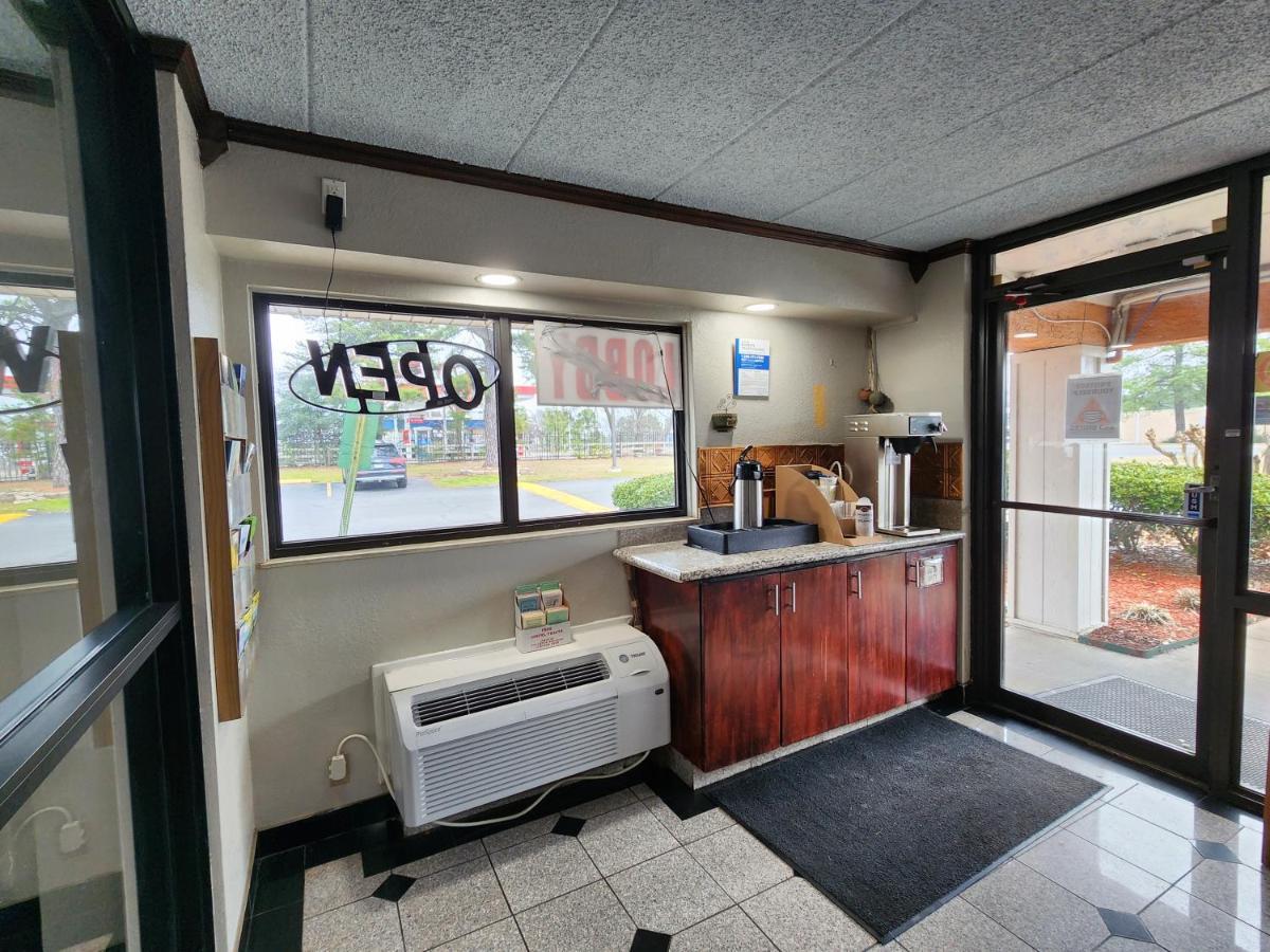 Americas Best Value Inn And Suites Little Rock Bagian luar foto